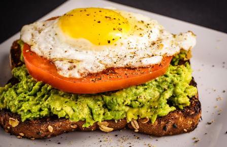 wheat toast with mashed avocado and tomato